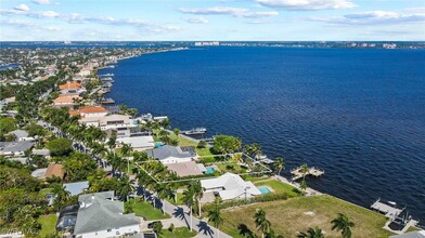 252 Bayshore Dr in Cape Coral, FL - Building Photo - Building Photo