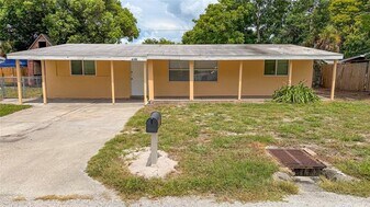 4102 Highland Loop in New Port Richey, FL - Building Photo
