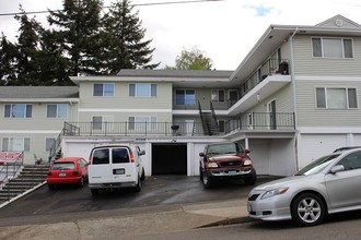 Marin Terrace Apartments in Portland, OR - Building Photo - Building Photo