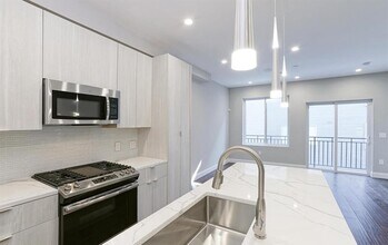 1630 Cambridge St, Unit B in Philadelphia, PA - Foto de edificio - Building Photo