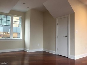 225 W Girard Ave-Unit -Unit 2 in Philadelphia, PA - Building Photo - Building Photo