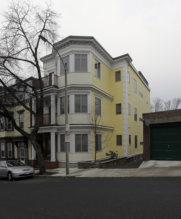 425 E 6th St in South Boston, MA - Foto de edificio