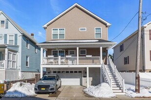 12 4th St in Highlands, NJ - Building Photo