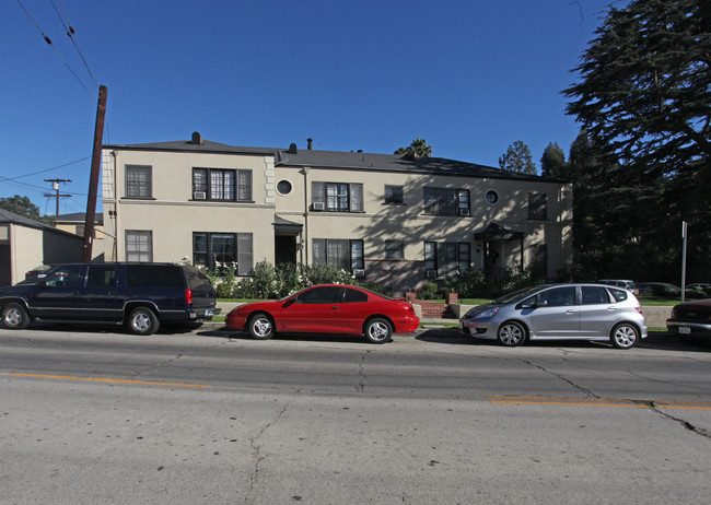 2150 N Commonwealth Ave in Los Angeles, CA - Foto de edificio - Building Photo