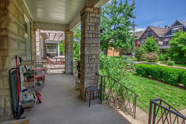422 S Trenton Ave, Unit 2 in Pittsburgh, PA - Building Photo - Building Photo
