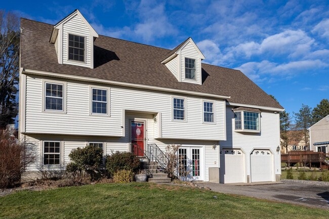 4 Pheasant Ct in York, ME - Building Photo - Building Photo