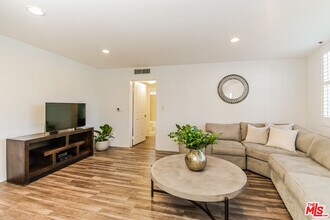 4501 Cedros Ave in Los Angeles, CA - Building Photo - Building Photo