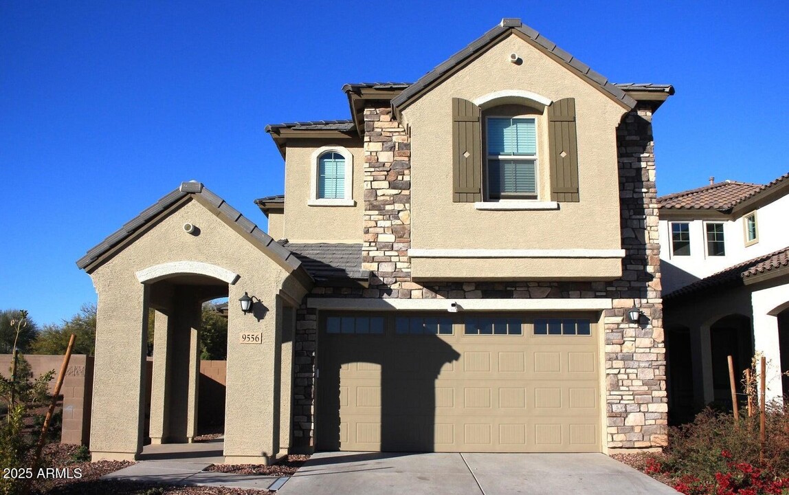 9556 W Sells Dr in Phoenix, AZ - Building Photo