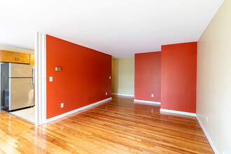 115 S Main St in West Hartford, CT - Foto de edificio - Building Photo