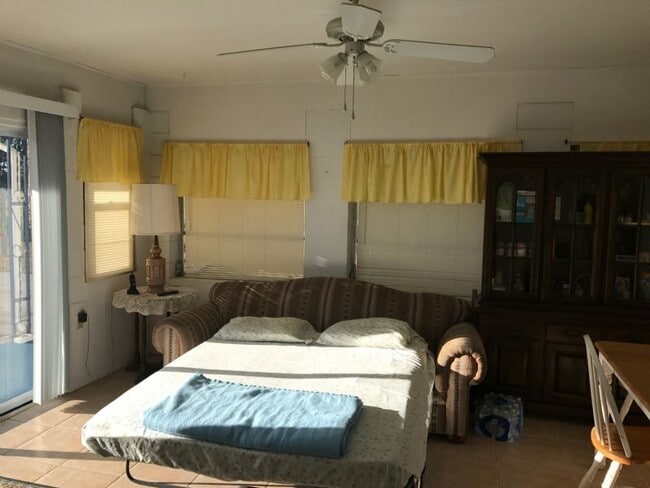 property at 1601 Dolphin Dr