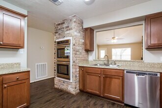 1817 New Orleans St in Deer Park, TX - Building Photo - Building Photo