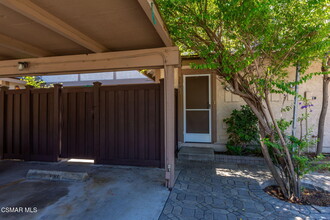 28961 Oakpath Dr in Agoura Hills, CA - Building Photo - Building Photo