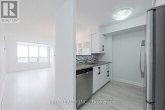 700-2700 Humberwood Blvd in Toronto, ON - Building Photo - Building Photo