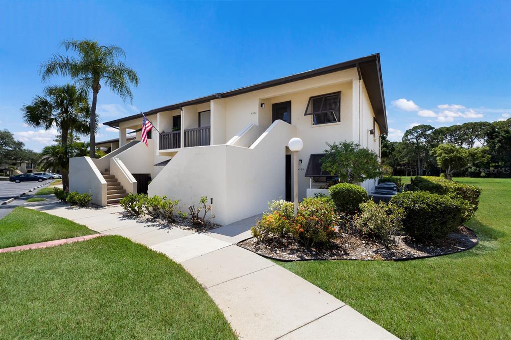 4564 Longwater Chase in Sarasota, FL - Building Photo