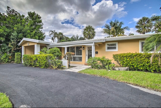 2169 Imperial Point Dr in Fort Lauderdale, FL - Building Photo - Building Photo