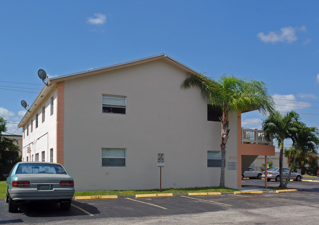 3020 NW 29th St in Oakland Park, FL - Foto de edificio - Building Photo