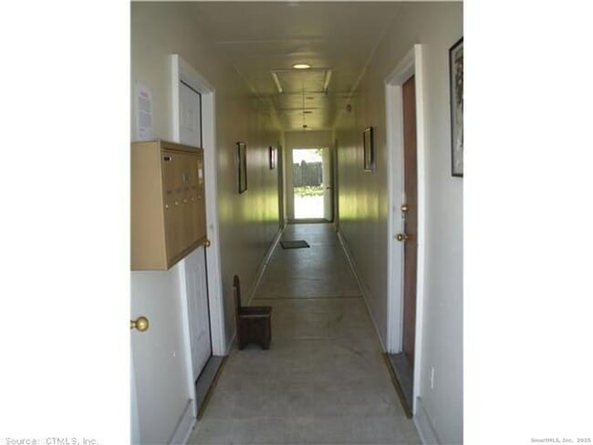 7 Prest St, Unit 3 in New London, CT - Building Photo - Building Photo
