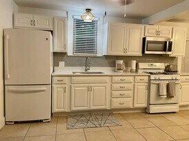 1209 Pearl St, Unit 1209 Pearl Downstairs in Key West, FL - Building Photo