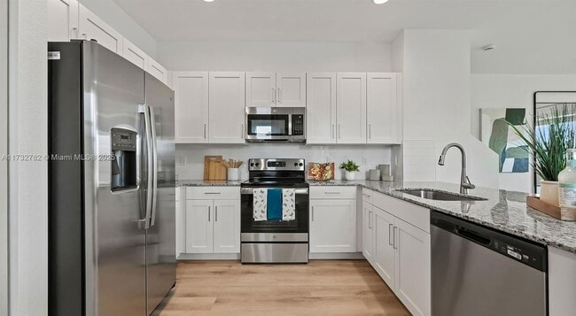 5600 NW Coventry Cir in Port St. Lucie, FL - Building Photo - Building Photo