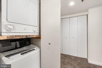 303 Vine St in Philadelphia, PA - Building Photo - Building Photo