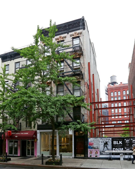 275 Mott St in New York, NY - Foto de edificio