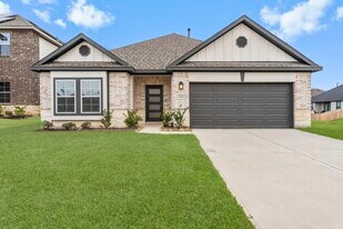 11820 Whirlaway Dr in Willis, TX - Building Photo