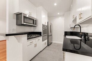 1608 S Bentley Ave in Los Angeles, CA - Building Photo