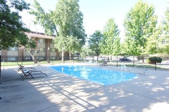 600 Manhattan Dr in Boulder, CO - Foto de edificio - Building Photo