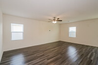 4025 Tulip Tree Ln in Brookshire, TX - Foto de edificio - Building Photo