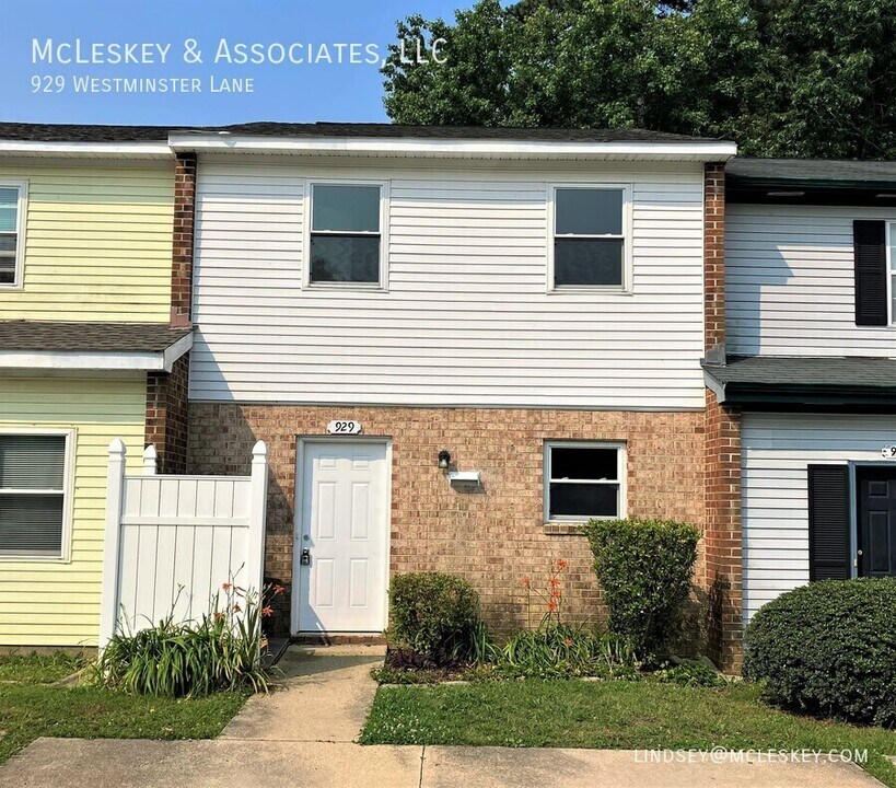 929 Westminster Ln in Virginia Beach, VA - Building Photo