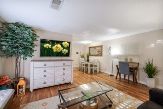 4808 Woodhead St in Houston, TX - Building Photo - Building Photo