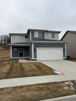 1485 S King's Grv Ave in West Des Moines, IA - Building Photo