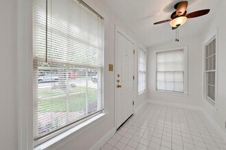 5212 Woodview Ave in Austin, TX - Building Photo - Building Photo