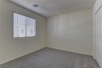 2638 Marigold Fls Ave in North Las Vegas, NV - Building Photo - Building Photo