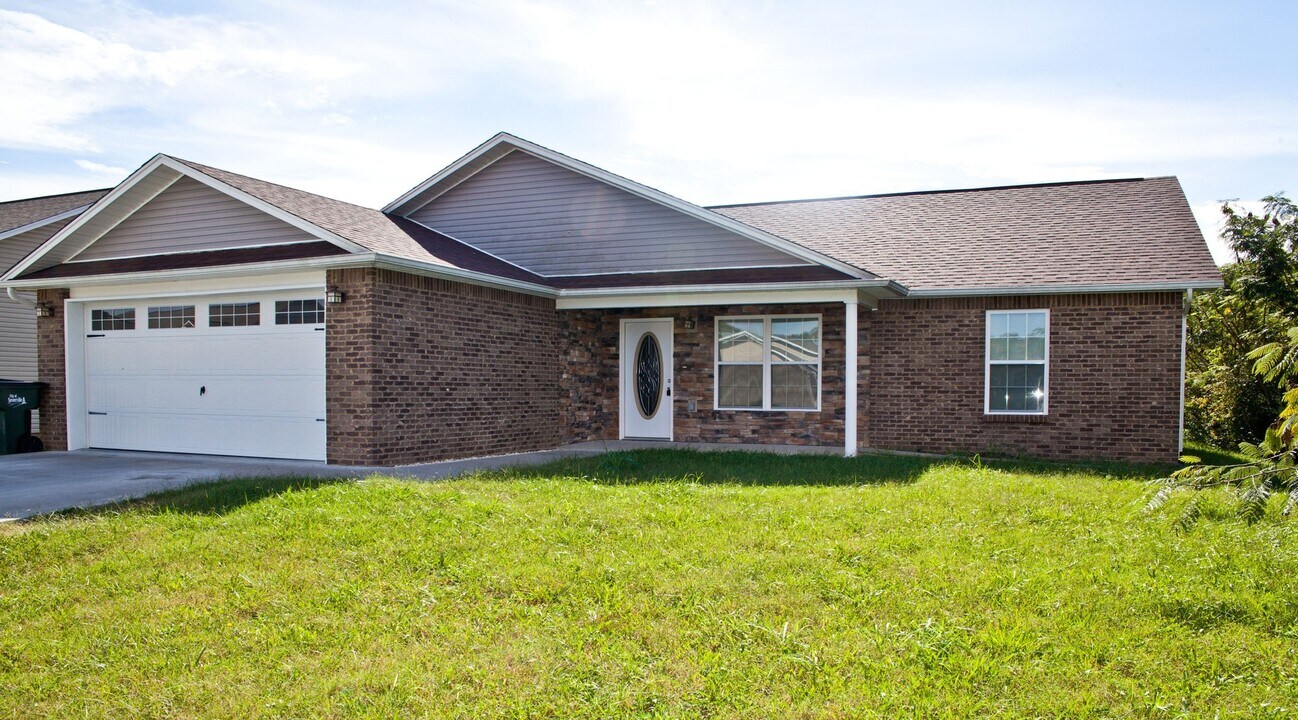 1430 Avery Ln in Sevierville, TN - Building Photo