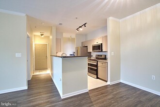 13359 Connor Dr in Centreville, VA - Foto de edificio - Building Photo