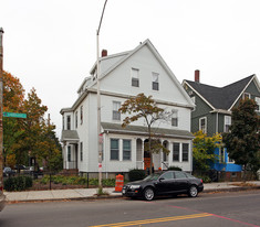 1608 Cambridge St in Cambridge, MA - Building Photo