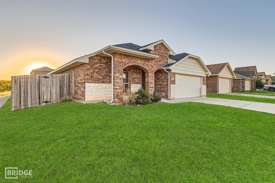 9105 Poynter St in Fort Worth, TX - Building Photo