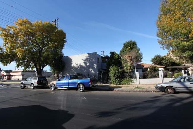 7227 Milwood Ave in Canoga Park, CA - Building Photo - Building Photo