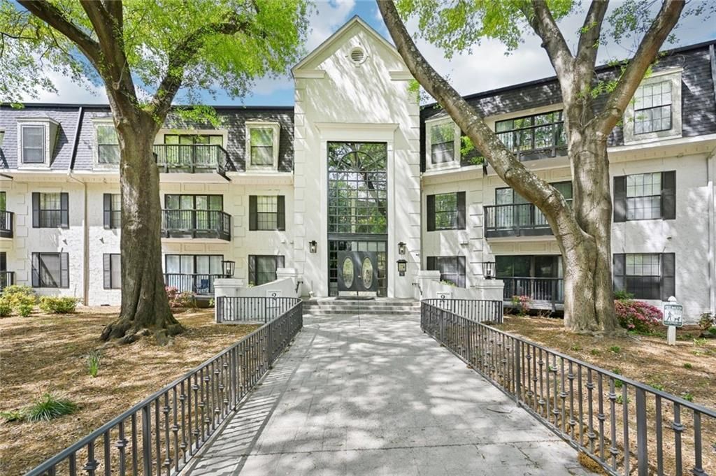 2303 Pine Heights Dr NE in Atlanta, GA - Building Photo