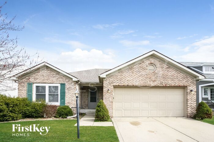 221 Westridge Blvd in Greenwood, IN - Building Photo