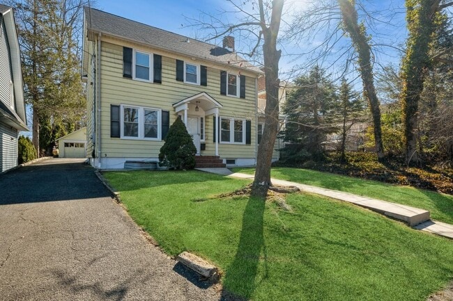 130 Soundview Rd in Huntington, NY - Building Photo - Building Photo