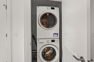 169 W Elm St in Chicago, IL - Building Photo - Building Photo