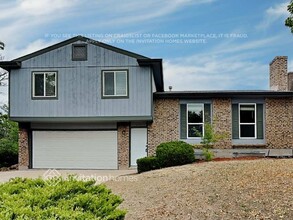 1600 S Elkhart St in Aurora, CO - Foto de edificio - Building Photo