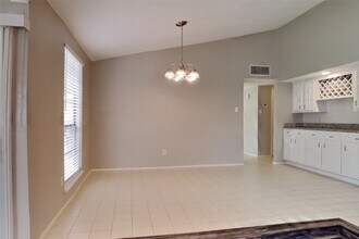 5211 Girnigoe Dr in Houston, TX - Building Photo - Building Photo
