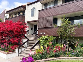 11825 Magnolia Apartments in North Hollywood, CA - Building Photo