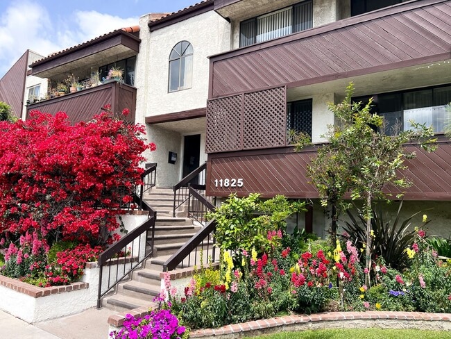11825 Magnolia Apartments