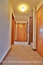 4 Bedroom 2 Bathroom Single-Family Home in Sioux Falls, SD - Foto de edificio - Building Photo