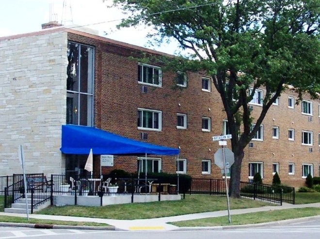 Senior House Apartments/Sec. 8, Elderly in Waukesha, WI - Foto de edificio