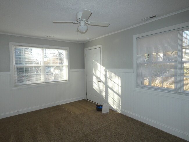 10620 N Locust Ct in Kansas City, MO - Building Photo - Building Photo